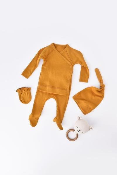 Image of 4 Stk Set, Hose, T-shirt, Mütze, Fausthandschuhe Unisex Gelb Orangé 56