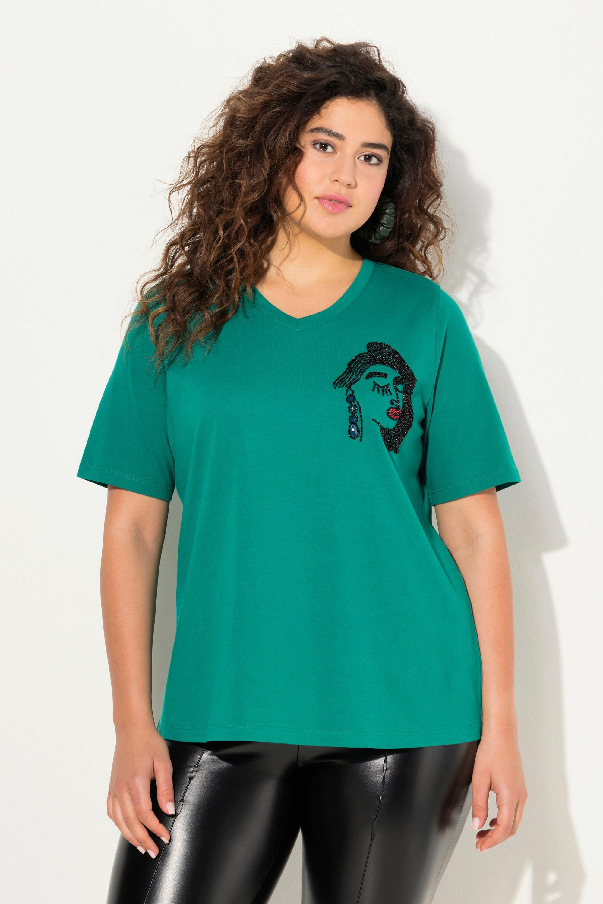 Ulla Popken  T-shirt avec broderies, col en V et manches courtes. Coupe Classic Fit. 