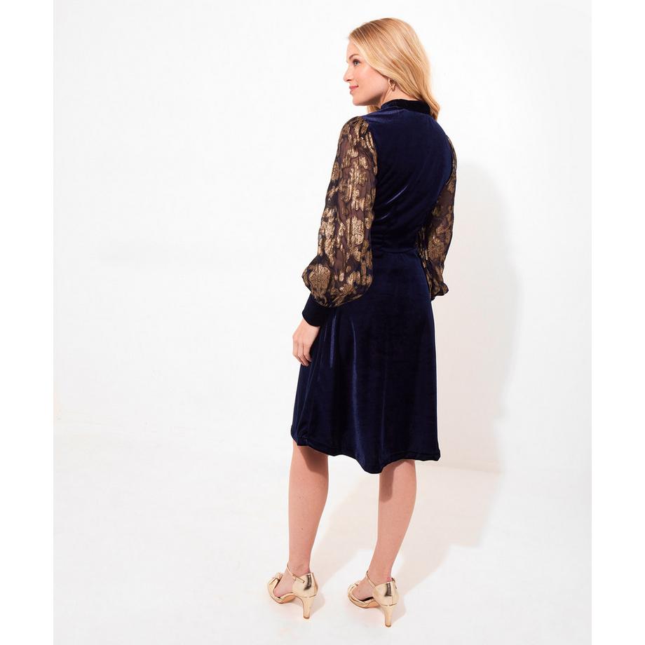 Joe Browns Velours Kleid mit bestickten Ärmeln  