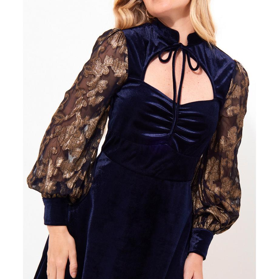 Joe Browns Velours Kleid mit bestickten Ärmeln  