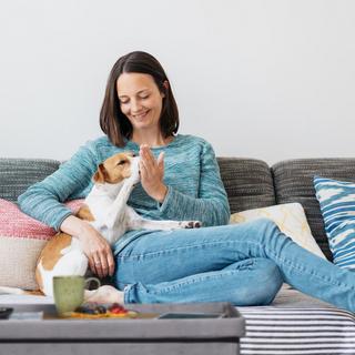 B2X Tabouret en velours avec plateau  