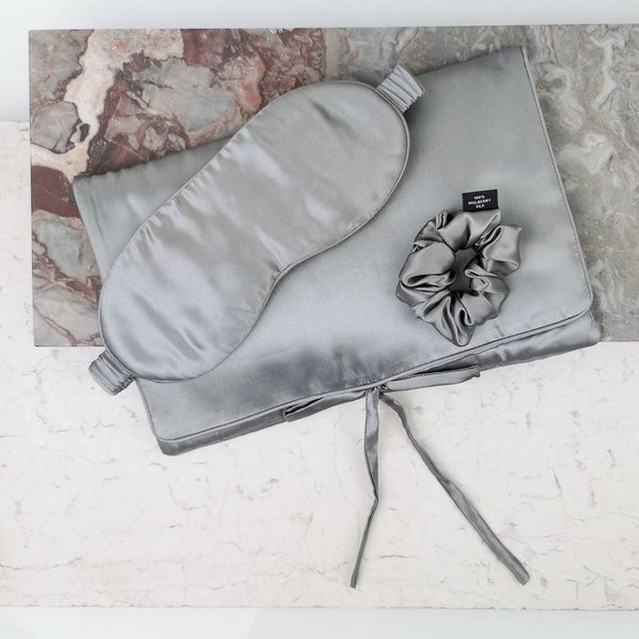 AILORIA  TRAVEL SET BEAUTY M Tasche, Schlafmaske & Scrunchie M aus Seide 