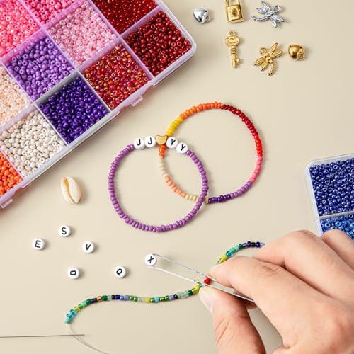 Activity-board  7000 pièces Perles de verre colorées, perles de bricolage pour l'enfilage avec des perles de lettres pour des idées de cadeaux 