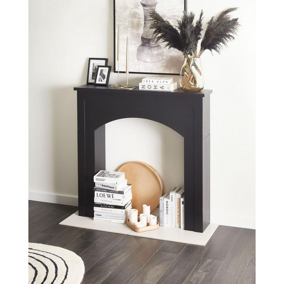 Beliani Kaminumrandung aus MDF-Platte Klassisch BUSSELTON  