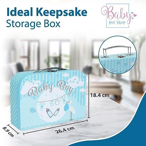 Activity-board  Coffret cadeau bébé garçon - Cadeau bébé garçon bleu emballé à la main - Coffret cadeau bébé avec valise, ours en peluche, chaussures bébé tricotées, bavoir, bonnet, couche en gaze et étiquette à accrocher 