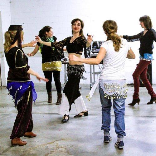 Image of Gruppenangebot: Orientalischer Bauchtanz In Zürich Unisex