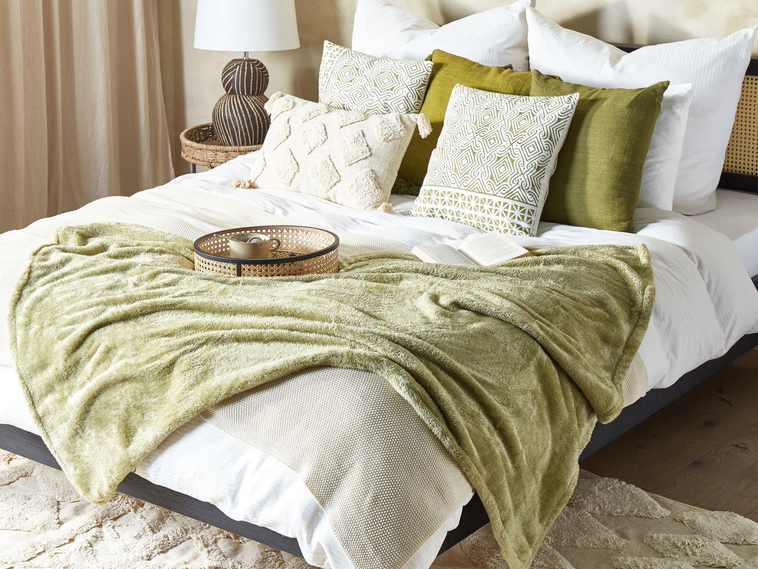 Beliani NAMDU Couverture Polaire Classique en Polyester  