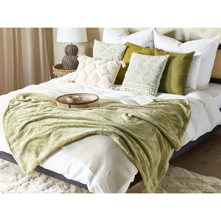 Beliani NAMDU Klassische Polyester Kuscheldecke  