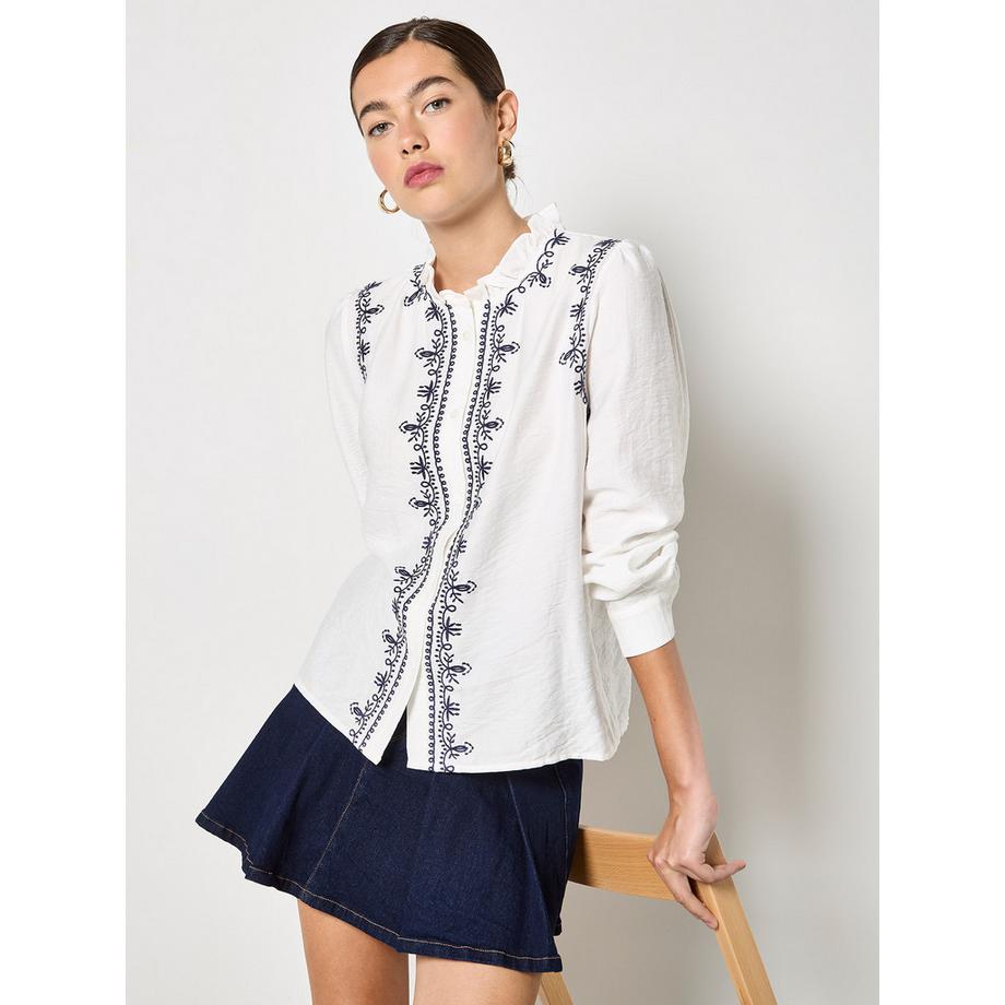 Blouse brodée à col volanté