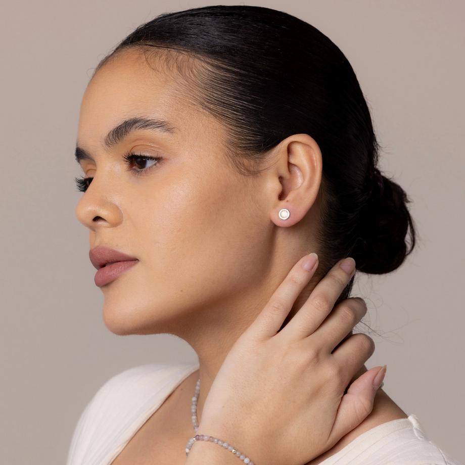 Balibay  Boucles d'oreilles puces Livas, ornées de pierres de quartz rose et montées sur argent. 