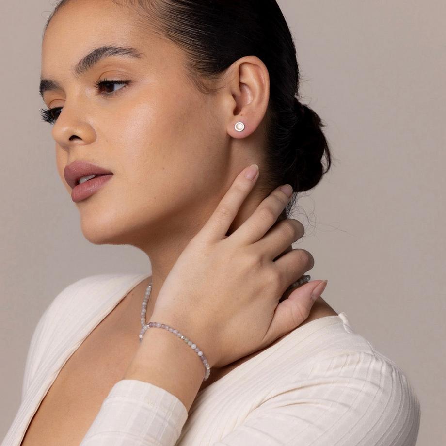 Balibay  Boucles d'oreilles puces Livas, ornées de pierres de quartz rose et montées sur argent. 