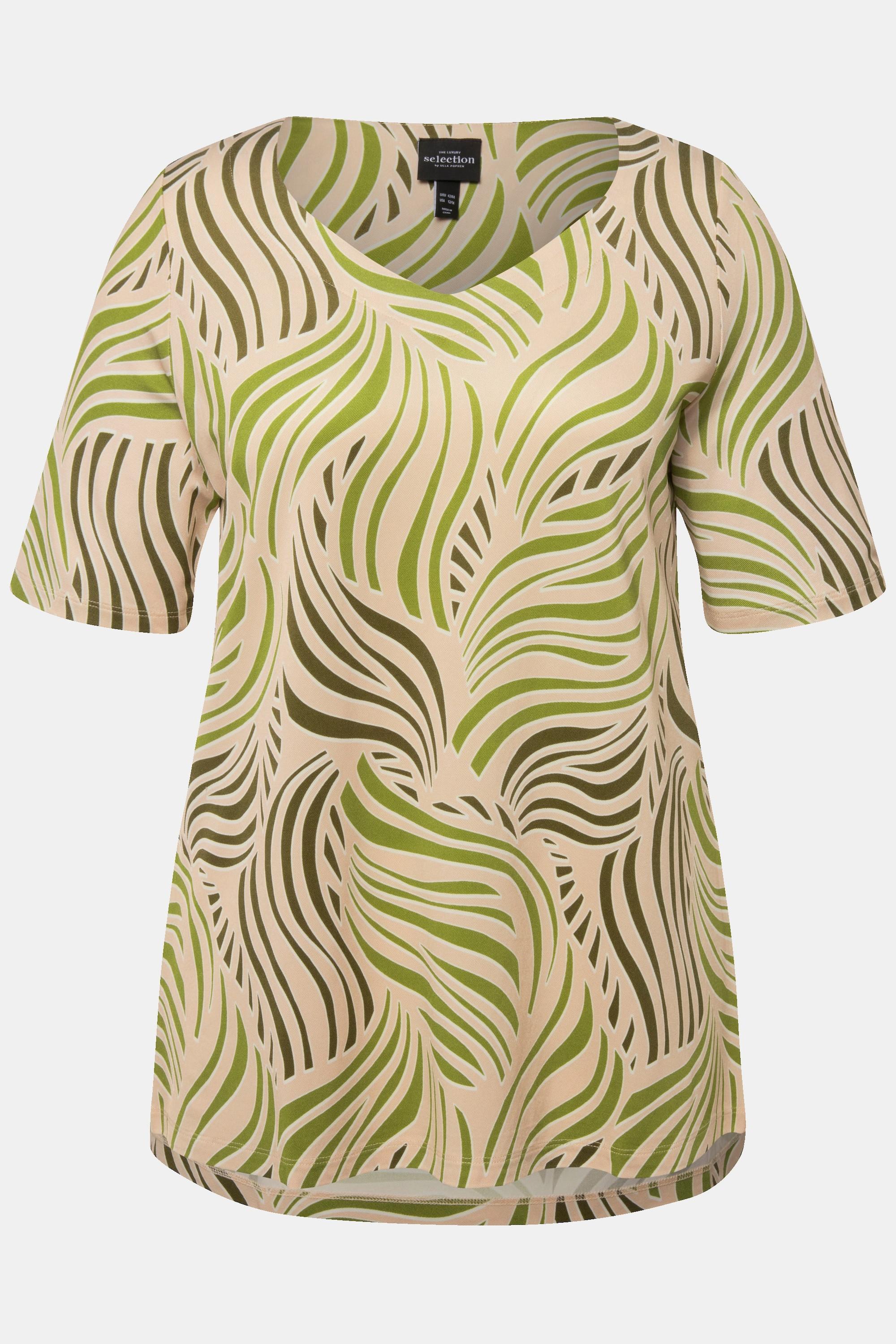 Ulla Popken  T-shirt slinky, au tombé fluide. Imprimé feuilles de palmier. Col en forme de coeur et manches courtes. 