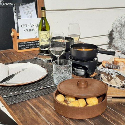 Image of Übernachtung Mit Fondue Plausch Am Thunersee (für 2 Personen) Unisex