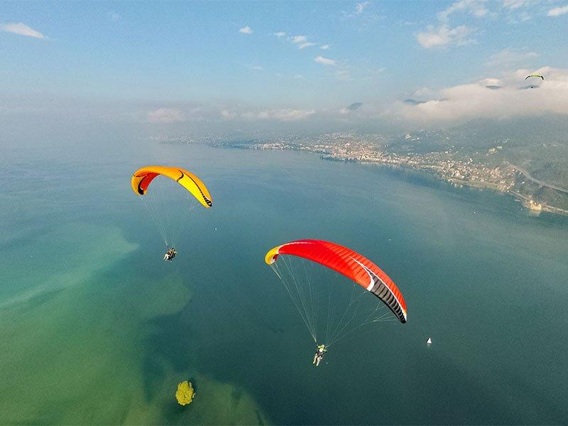 Smartbox  Vol au-dessus du lac Léman en parapente biplace durant 20 minutes - Coffret Cadeau 