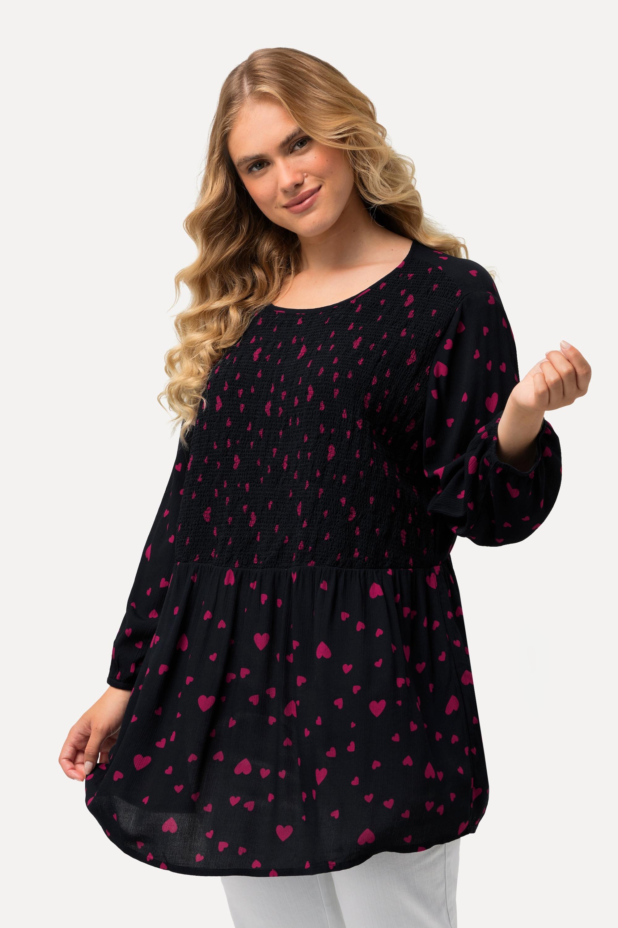 Ulla Popken  Blouse smockée, motif cœurs. Silhouette en A, Décolleté rond et manches courtes. 