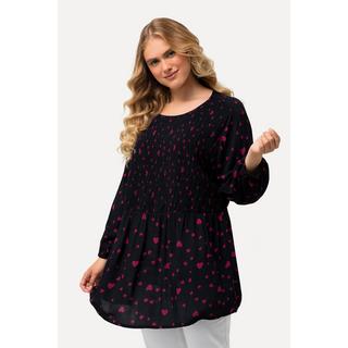 Ulla Popken  Blouse smockée, motif cœurs. Silhouette en A, Décolleté rond et manches courtes. 