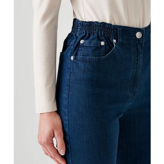 Damart  Jean 5 poches extensible, coupe droite. 