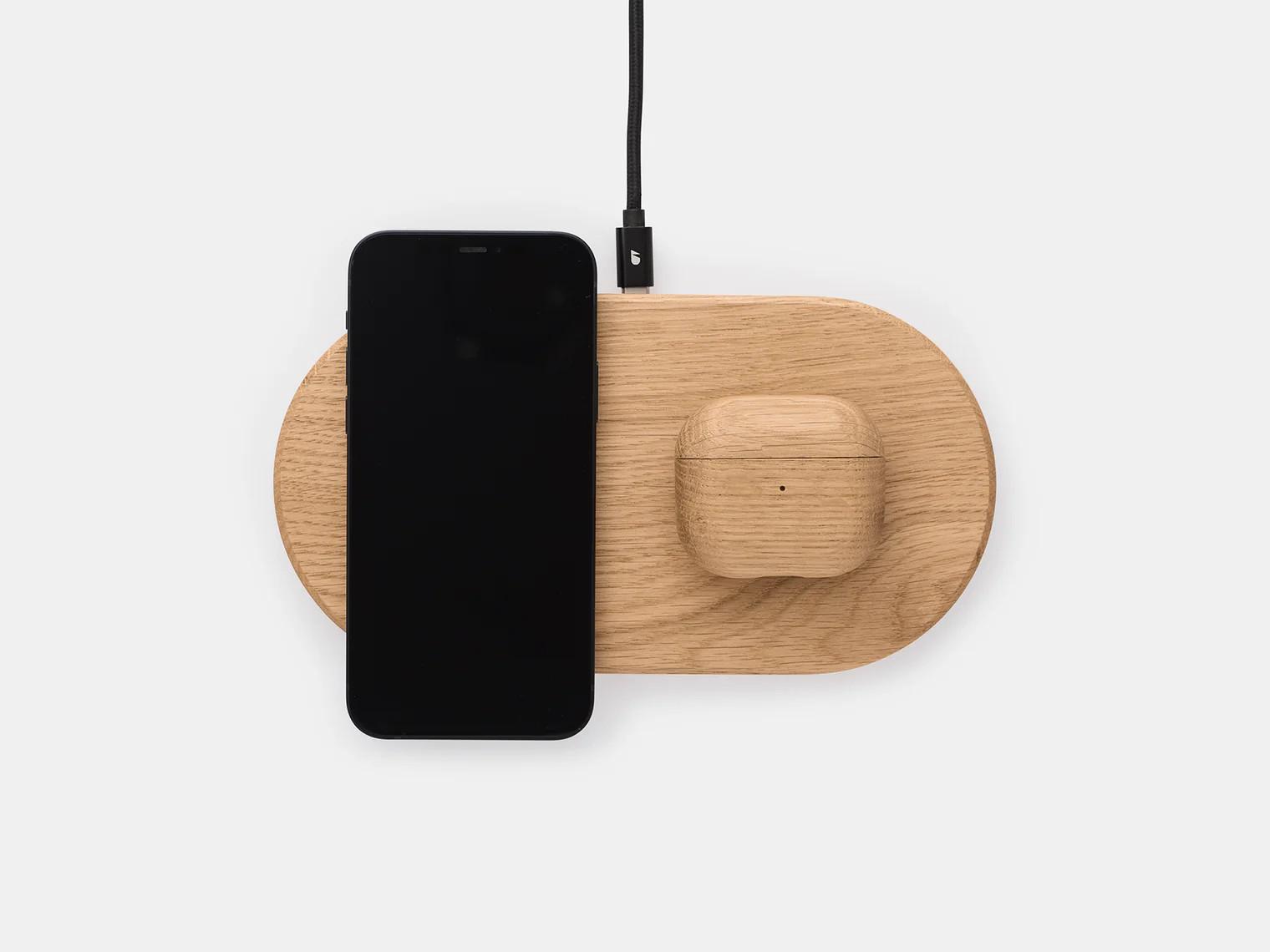 Oakywood  Oakywood Dual Slim Charging Pad Duales kabelloses Handy-Ladegerät - Eiche / UK (Adapter type G) 