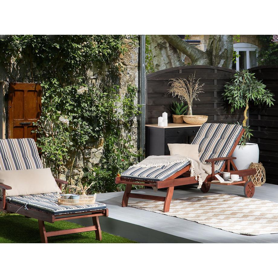Beliani Sonnenliege mit Kissen aus Akazienholz Retro TOSCANA  