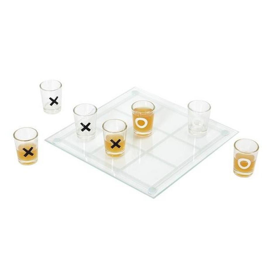 Jeu de société - Cinq d'affilée avec des verres à liqueur