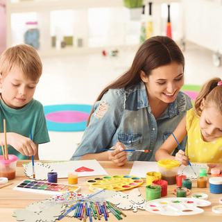 Activity-board  Schmetterling Windspiel Bastelset für Kinder, doppelseitige kreative Holzmalerei für Kinder mit Diamantaufkleber Pinsel 