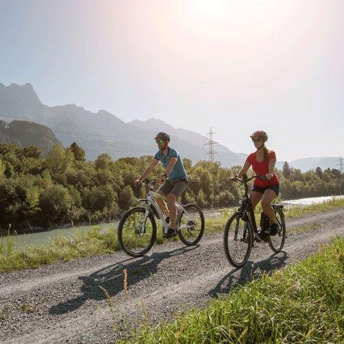 Image of Kulinarische Velo-tour Fünf Dörfer Zwischen Chur Und Landquart (für 2 Personen) Unisex