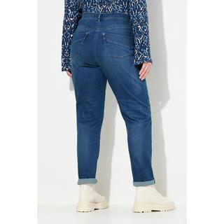 Ulla Popken  Mom jeans con taglio della gamba ampio, rivetti e cintura comoda 