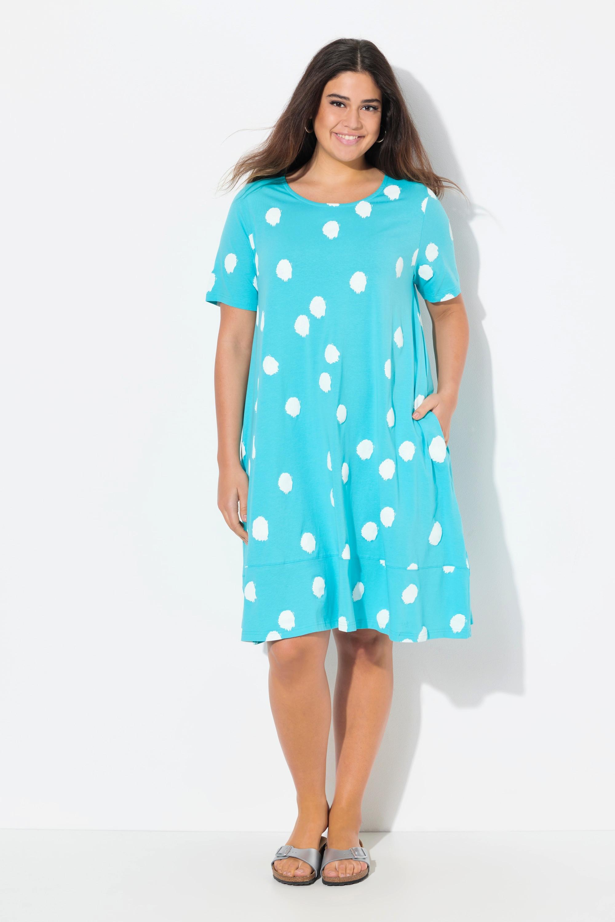 Ulla Popken  Robe midi à pois. Poches, col rond et manches courtes. Ligne en A. 