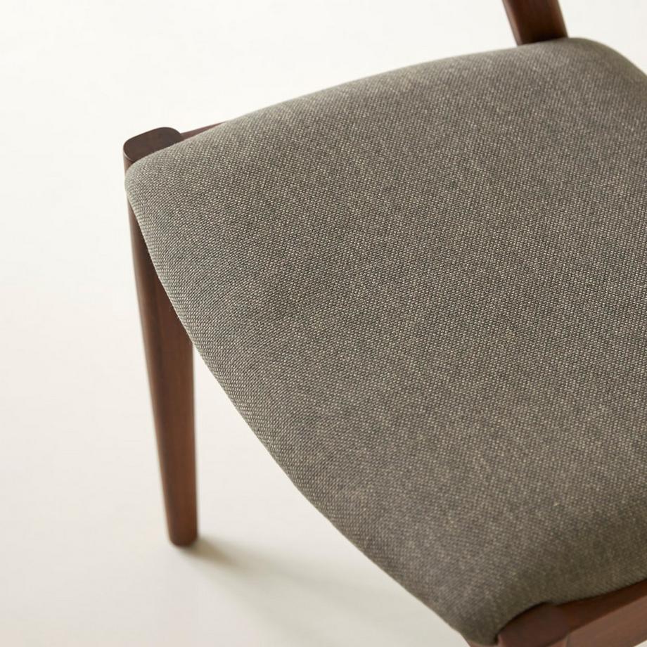 Tikamoon Stuhl Guido aus dunklem, massivem Teakholz und Stoff  