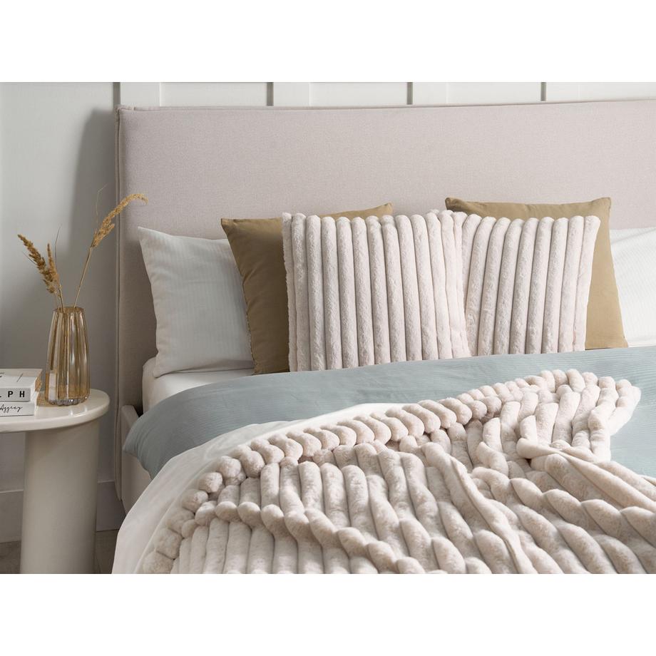 Beliani Lot de 2 coussins décoratifs en Fourrure synthétique Minimaliste RAKYA  