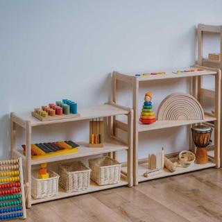 Montessori Montessori-Kinderzimmermöbel. Offene Miniregale zur Aufbewahrung von Kindersachen  