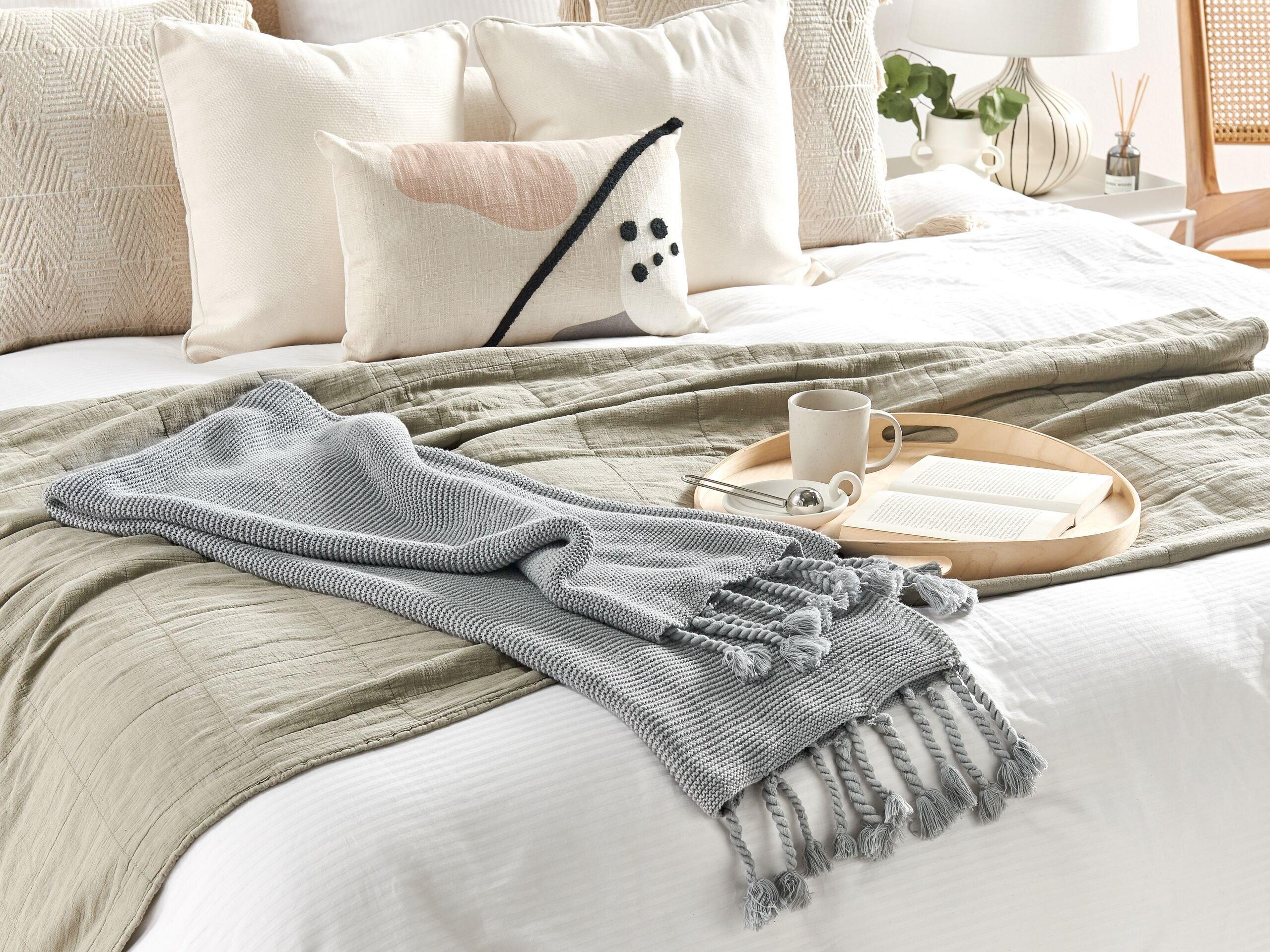 Beliani Nazilli Couverture Douillette en Coton Scandinave  