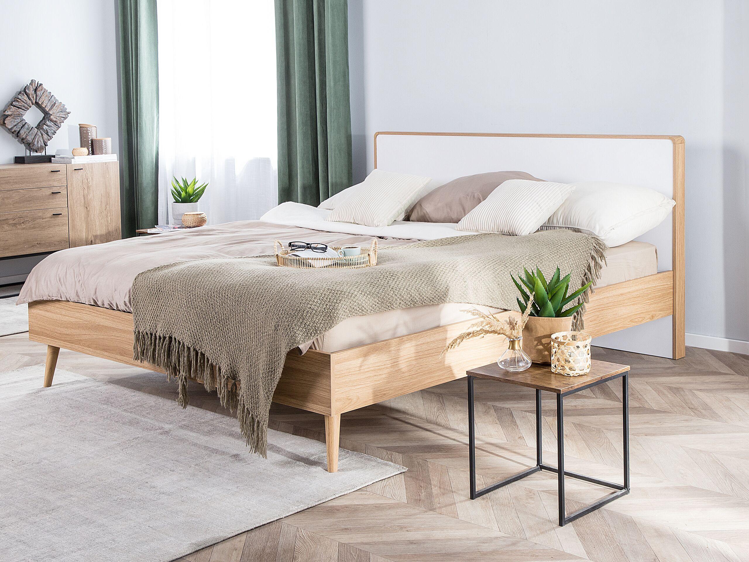 Beliani Lit avec sommier en MDF Scandinave SERRIS  