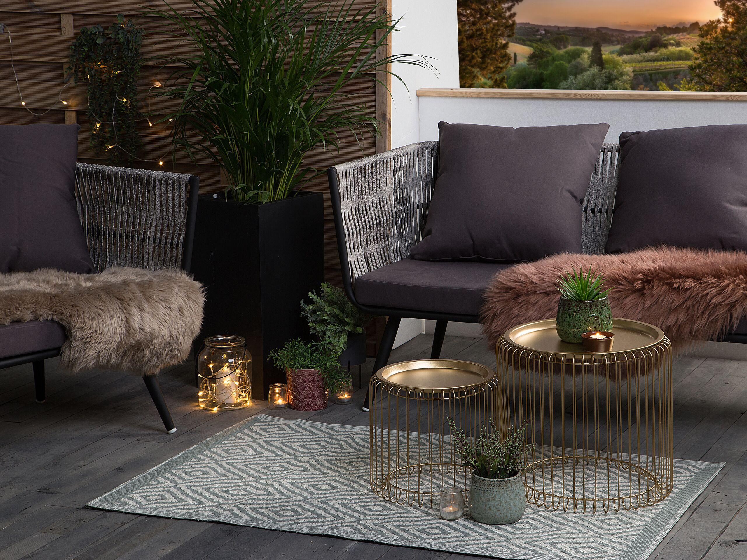 Beliani Outdoorteppich aus Polypropylen Retro SIKAR  