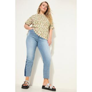 Studio Untold  Jean mom taille haute avec gousset latéral. Jambes larges et 5 poches 