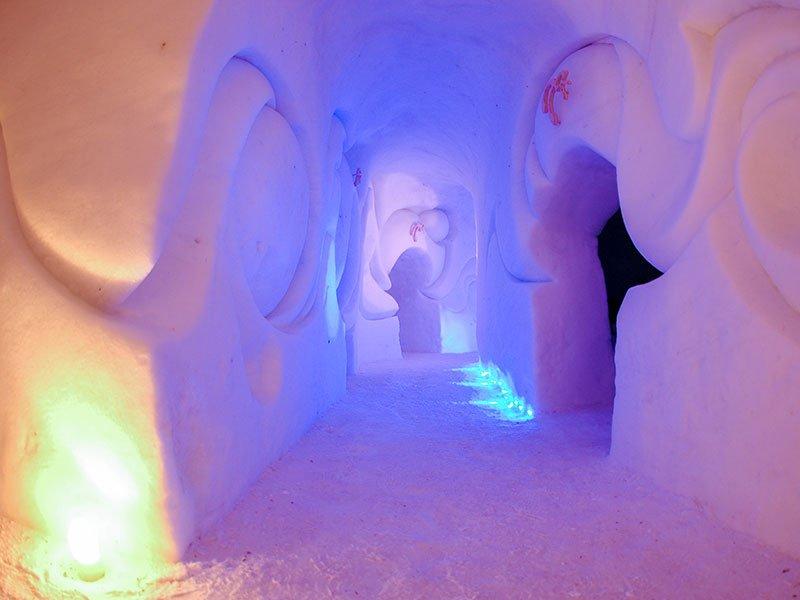 Smartbox  Magica notte in igloo tra meraviglie di neve, sessione di parapendio in tandem e cena a Davos - Cofanetto regalo 