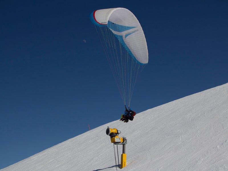 Smartbox  Magica notte in igloo tra meraviglie di neve, sessione di parapendio in tandem e cena a Davos - Cofanetto regalo 