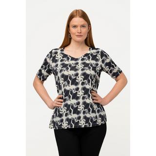 Ulla Popken  T-shirt en tissu fluide à col en forme de cœur et manches courtes. Coupe Classic et motif floral. 