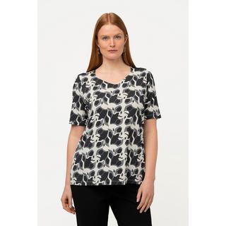 Ulla Popken  T-shirt en tissu fluide à col en forme de cœur et manches courtes. Coupe Classic et motif floral. 