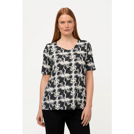 Ulla Popken  T-shirt en tissu fluide à col en forme de cœur et manches courtes. Coupe Classic et motif floral. 