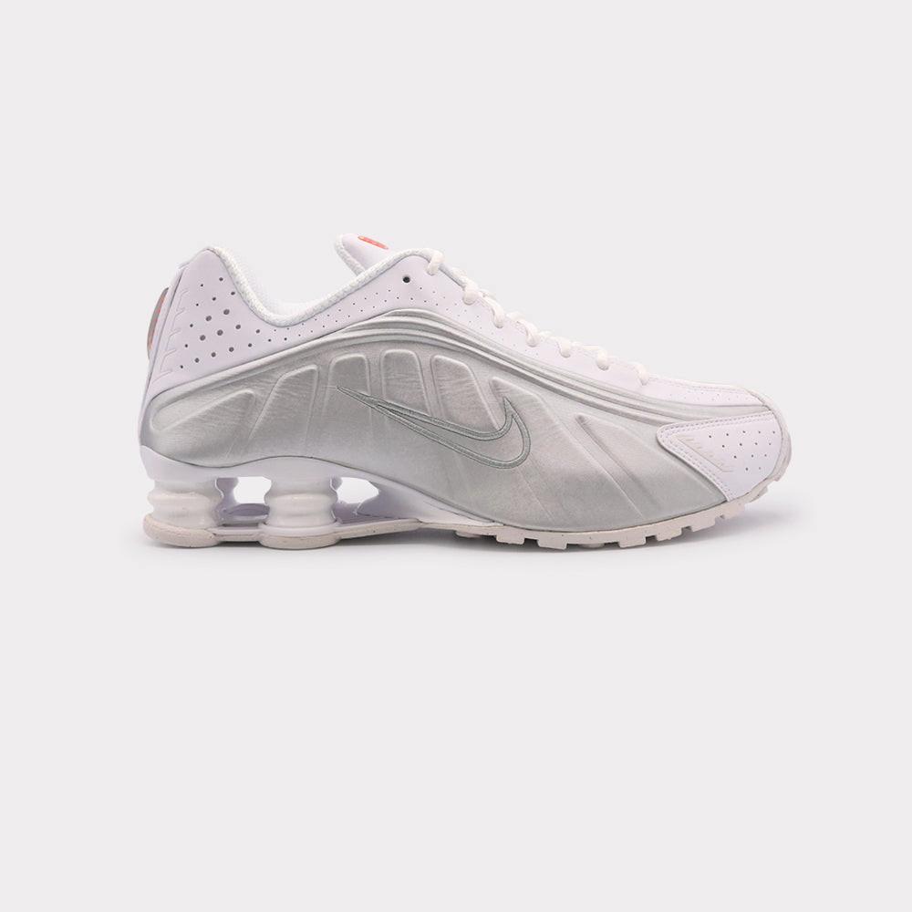 NIKE  Shox R4 - White Metallic Silver 