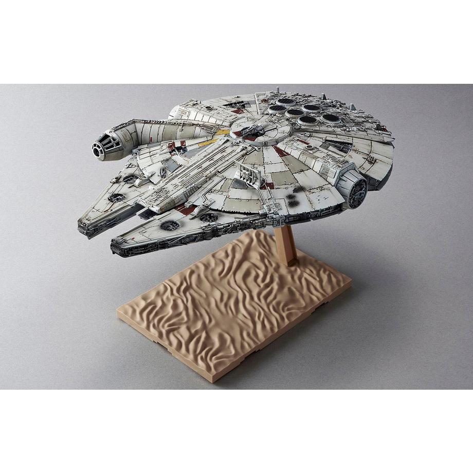 Revell  Revell Bandai Millennium Falcon 