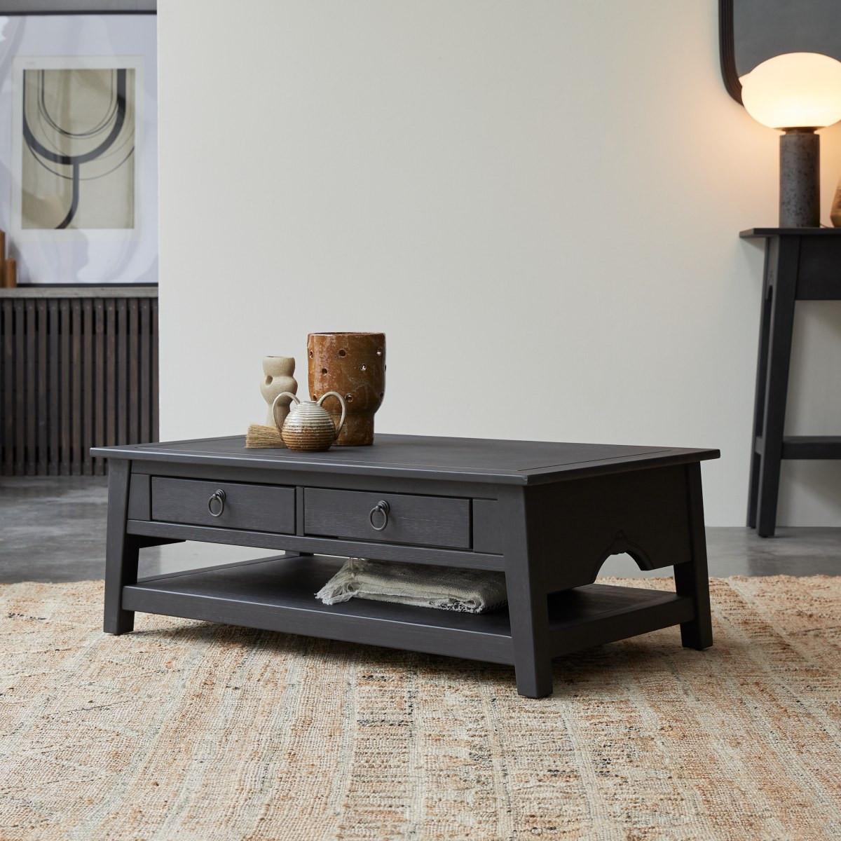 Tikamoon Couchtisch aus Kiefer massiv Thaki Black  