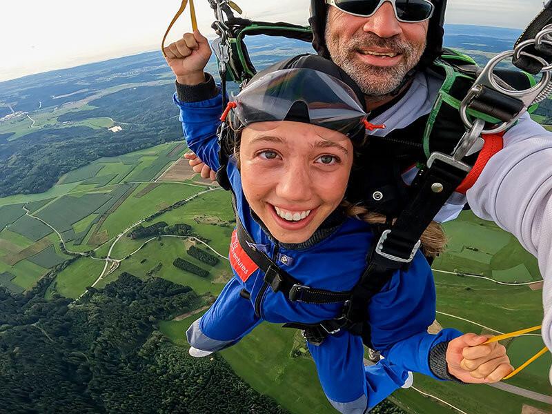 Smartbox  Skydive sulla Foresta Nera con paracadutismo in tandem a Merdingen per 1 persona - Cofanetto regalo 