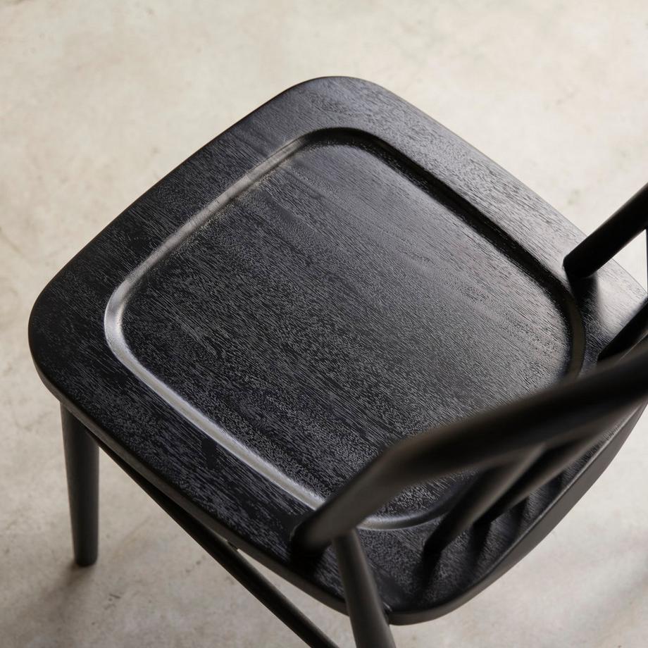 Tikamoon Set mit zwei Sprossenstühlen ausem, massivem Akazienholz Leonor  