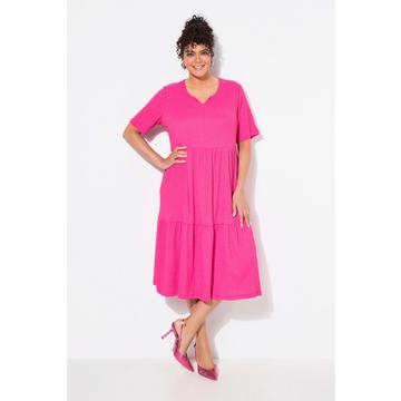 Abito a balze dal taglio svasato con scollo a girocollo e mezze maniche