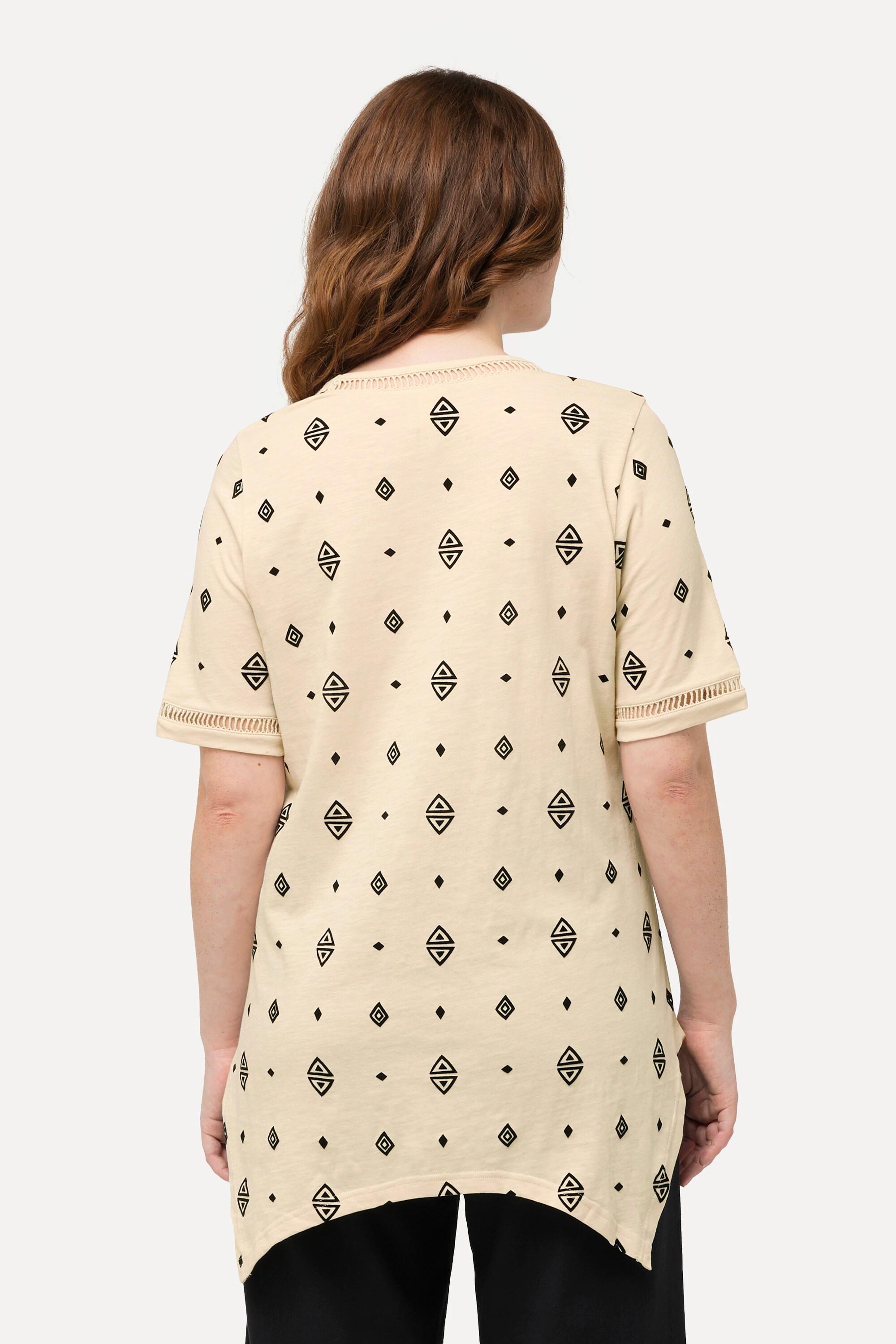 Ulla Popken  T-shirt en coton bio, motif losanges. Col en V et manches courtes. 