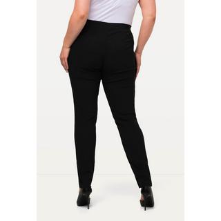 Ulla Popken  Pantalon en tissu bengaline stretch. Modèle Sienna. Jambe slim et taille élastique 