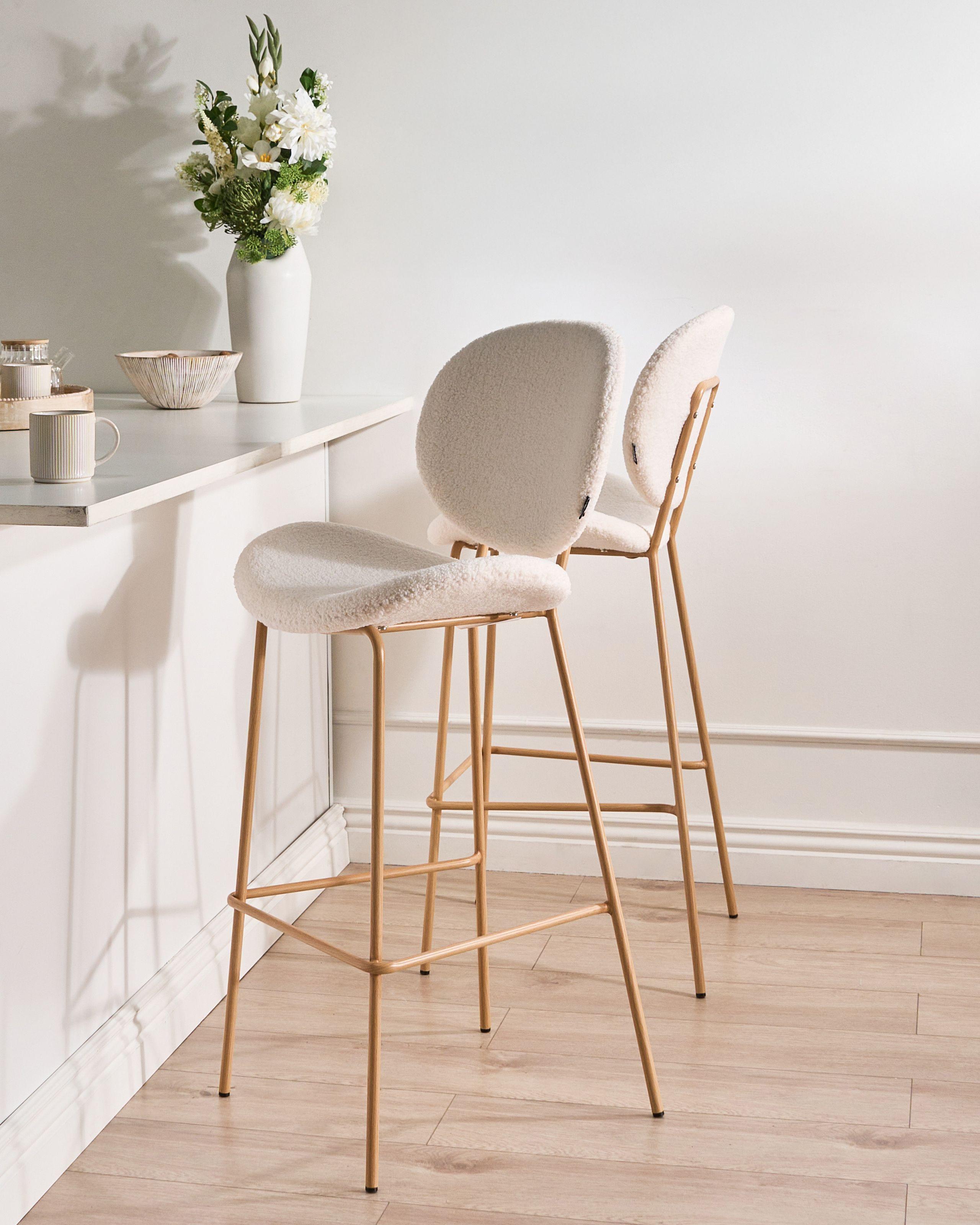 Beliani Lot de 2 chaises de bar en Bouclé Moderne LUANA  