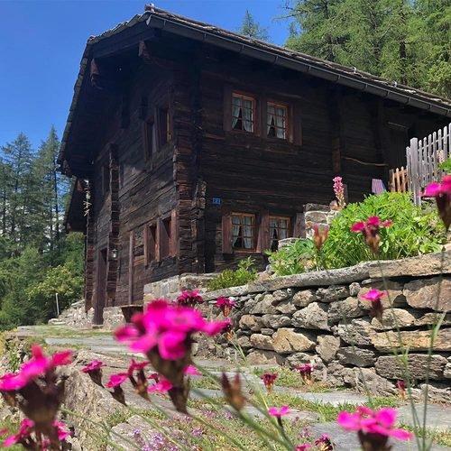 Image of Bergübernachtung Im Wallis - Inkl. Frühstück Und 1h Whirlpool (für 2 Personen) Unisex